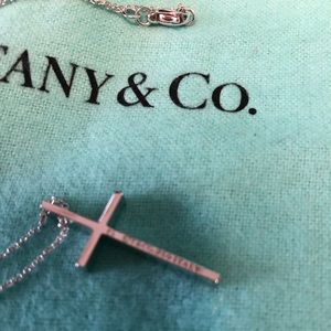 Authentic tco cross pendant in white gold